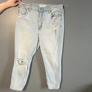 Abercrombie Jean The Mom High Rise Curve Love Light Wash